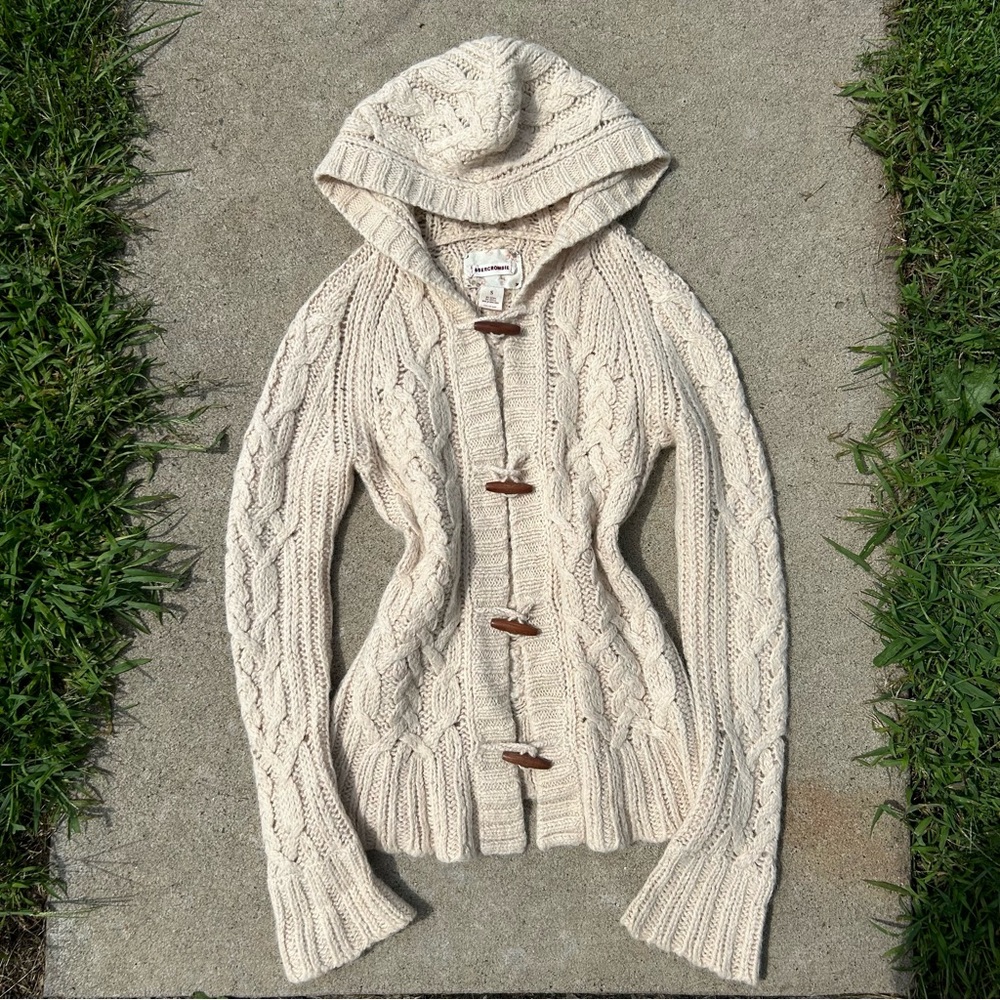 Vintage Y2K Abercrombie and Fitch cable knit alpaca blend wooden button sweater